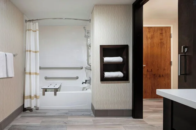 غرفة بسرير مزدوج لذوي الإعاقة، Marriott St. Louis Airport 5/5