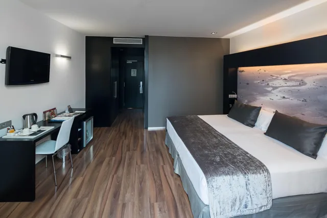 Superior, Double Bed, Private Poolterrace، Catalonia Catedral 2/3
