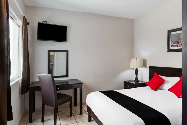 Junior Suite, 1 King and 2 Double Beds, Boca Inn Hotel &amp; Suites 3/4