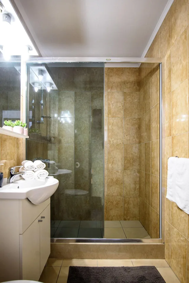 جناح فاخر بشرفة، California Apartments 4/5