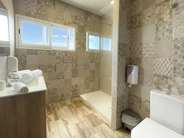 غرفة بسرير مزدوج بإطلالة على البحر بشرفة، Te Mana Hotel 4/5