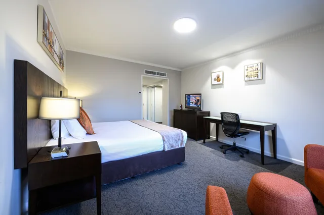 Executive King, Hotel Grand Chancellor Adelaide 4/11