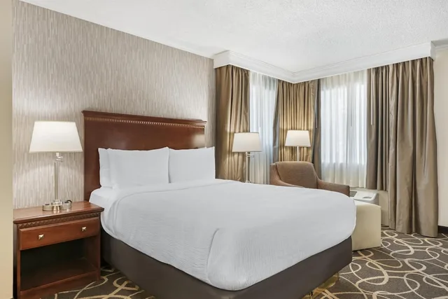 غرفة قياسية بسرير كوين بحوض جاكوزي لذوي الإعاقة، Best Western Plus Burley Inn & Convention Center 2/6