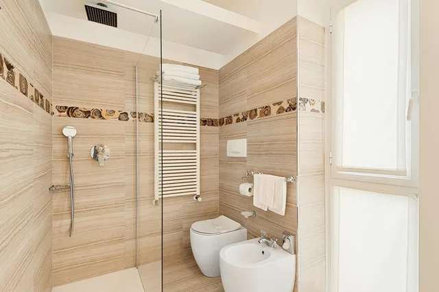 غرفة ثلاثية بشرفة، Hotel Excelsior 5/9