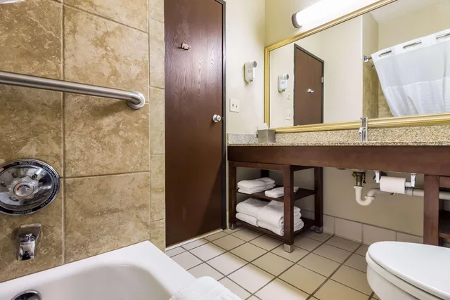 جناح بسريرين كوين، Comfort Suites Sioux Falls Mall District SD 5/6