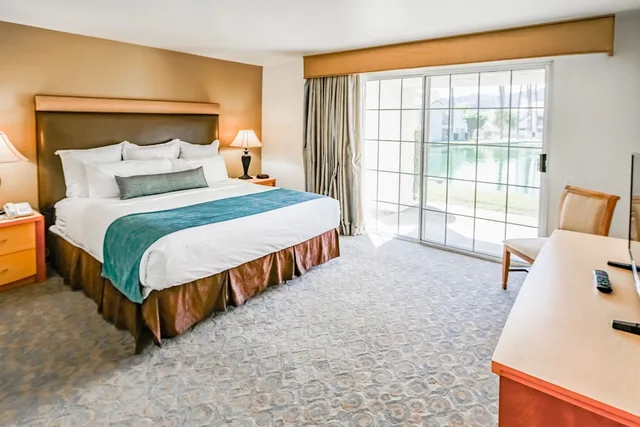 2 Bedrooms, King and Twin Beds, Sofa, Kitchen, Desert Breezes Resort 1/10
