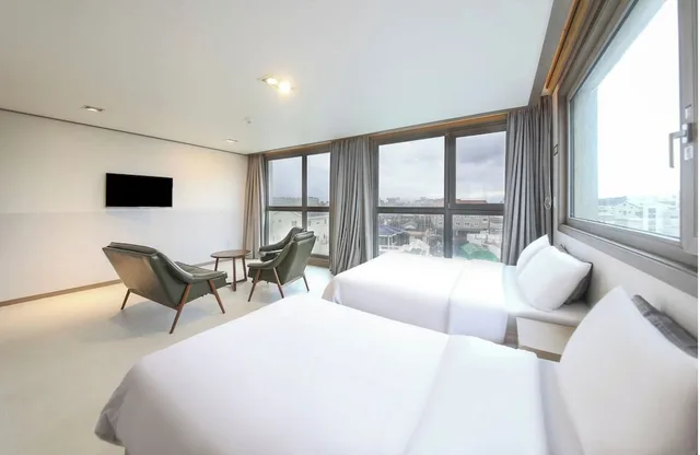 غرفة سوبيريور صغيرة ركنية بسرير كوين وسرير فردي، Sunrise Hotel Sungsan 3/8