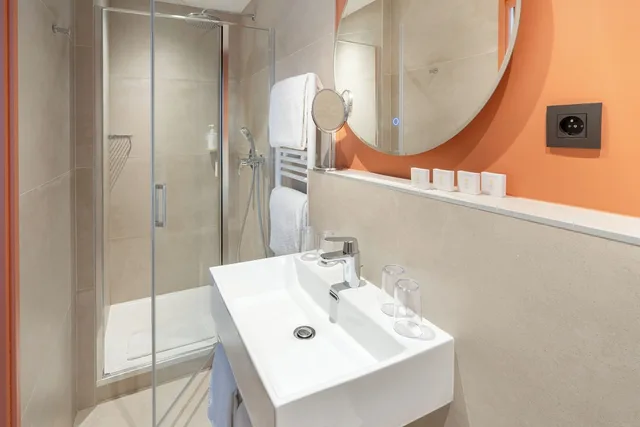 Family, Queen Bed, Sofa, Bathtub, Au Grand Saint Jean 10/10