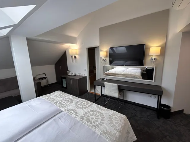 غرفة سوبيريور ثلاثية مع أريكة، Hotel Machova 1/8