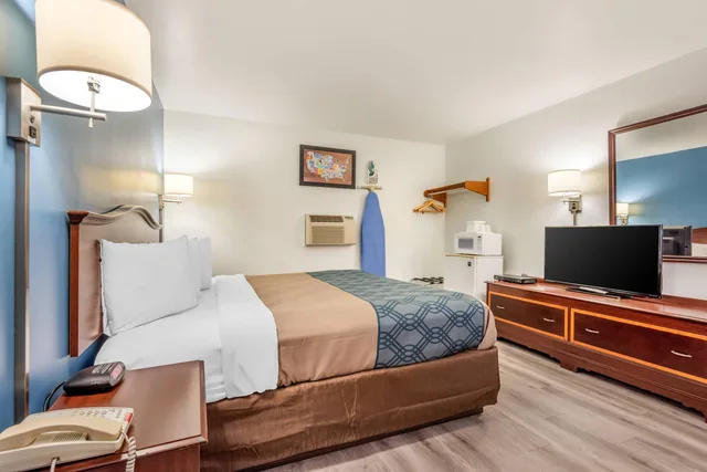 غرفة بسرير كينج، Econo Lodge Saint Albans 5/6