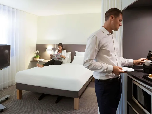 Executive, Triple, Double Bed, Sofa, Novotel Suites Paris Stade De France 10/10