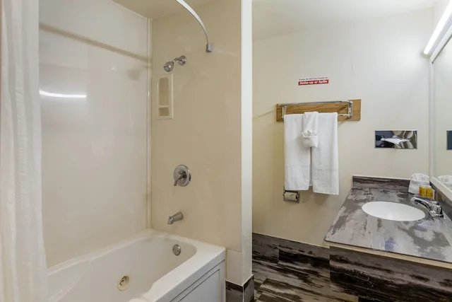 غرفة بسرير كينج، Anaheim Discovery Inn Suites 10/10