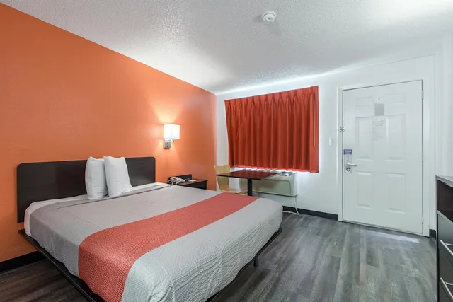 غرفة قياسية بسرير كوين، Motel6 Norcross, GA - Atlanta Northeast 3/10