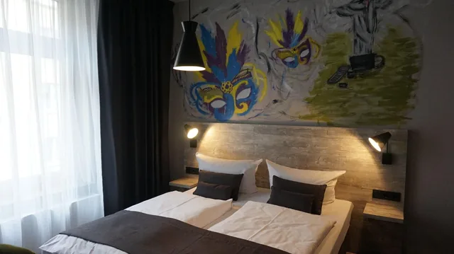 غرفة ثلاثية، Urban Home Hotel 2/6
