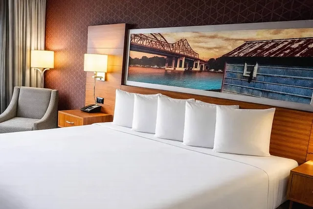 Room, King Bed, Radisson Hotel La Crosse 8/10