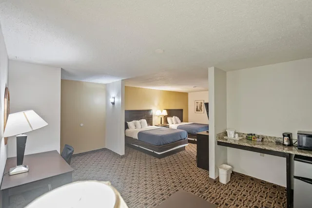 جناح فاخر بسريرين كوين، Coratel Plus Suites Wichita West Airport 7/7