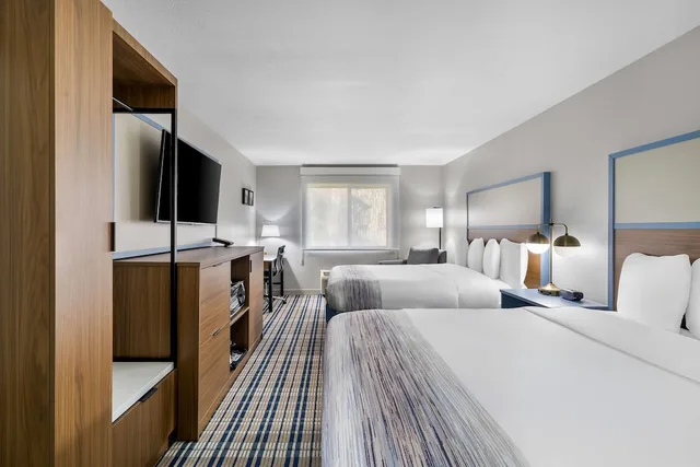 غرفة بسريرين كوين، AmericInn by Wyndham Delafield 3/10