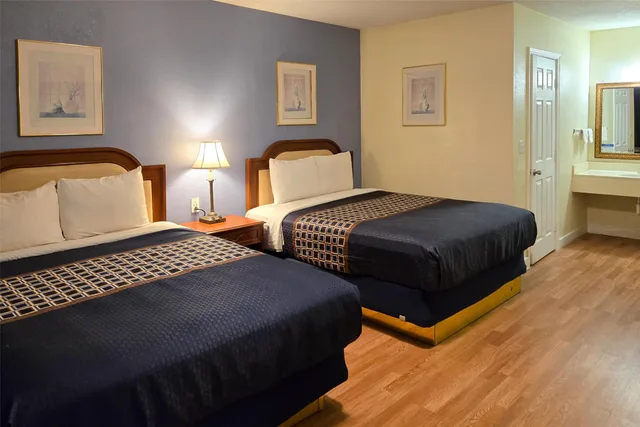 Room, 2 Queen Beds, Rodeway Inn & Suites Blythe I-10, CA 2/9