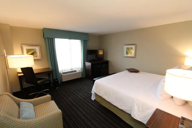 Premium, Studio, King Bed, Sofa, Hampton Inn and Suites by Hilton St Johns Airport 2/4