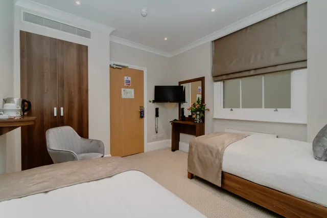 غرفة أساسية بسريرين منفصلين، London House Hotel 5/8