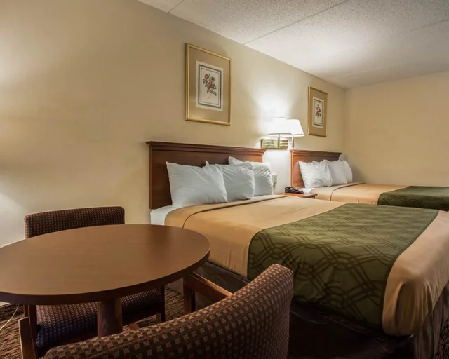 غرفة قياسية بسريرين كوين، Econo Lodge Inn & Suites Lugoff - Sc 9/10