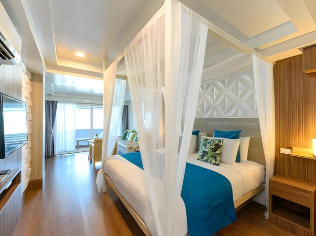 غرفة سوبيريور بسرير مزدوج بإطلالة على البحر بشرفة، Maldives Beach Resort 1/4