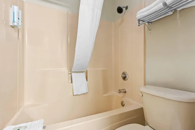 غرفة بسرير مزدوج، Quality Inn Sawyer, MI 4/5