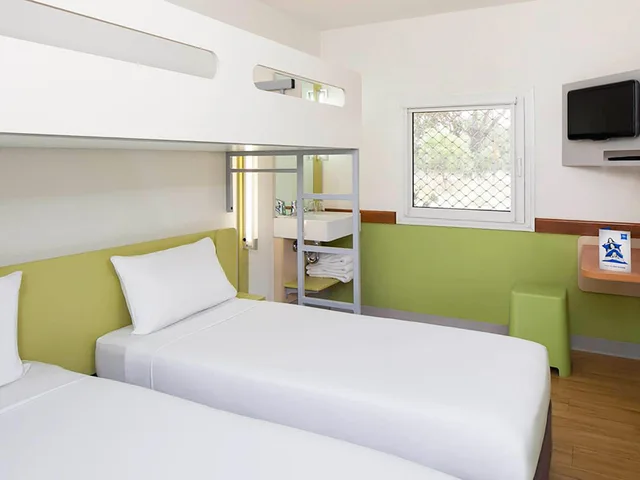 غرفة قياسية بسريرين منفصلين وسريرين كينج وسرير بطابقين، ibis budget Campbelltown 4/7