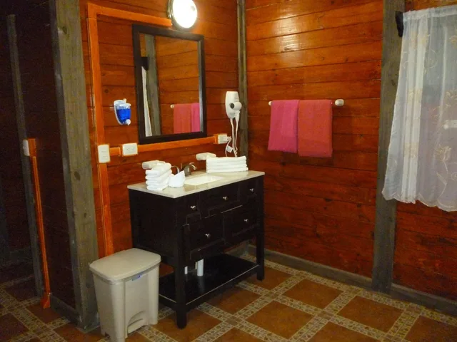 كابينة بسرير كينج، Blue River Resort Hot Springs and Spa 4/5