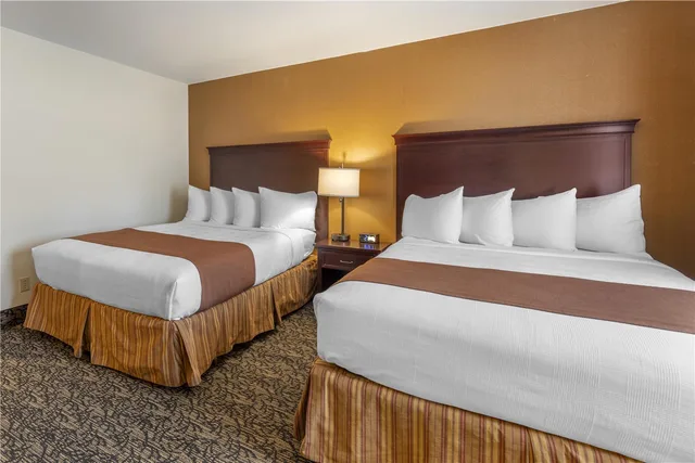 غرفة بسريرين كوين، Best Western Plus Truckee-Tahoe Hotel 1/4