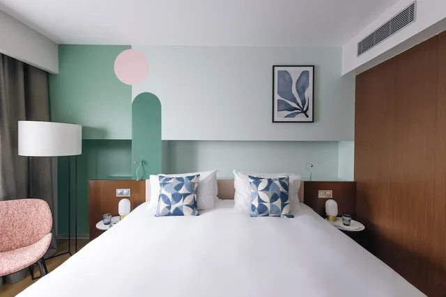 غرفة قياسية بسرير فردي، voco Madrid Retiro, an IHG Hotel 1/3