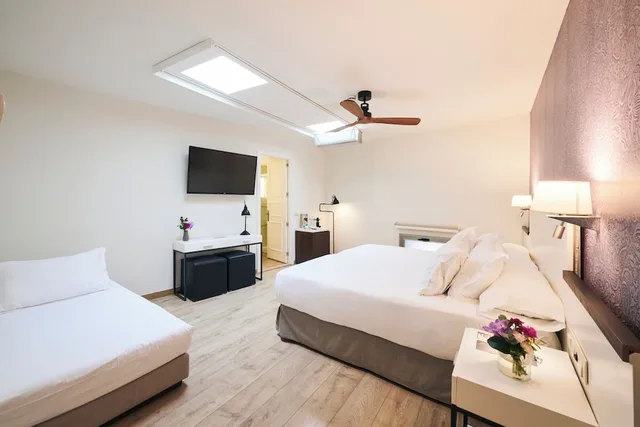 غرفة كومفورت ثلاثية بسريرين منفصلين مع أريكة، H10 Raco Del Pi Hotel 3/10
