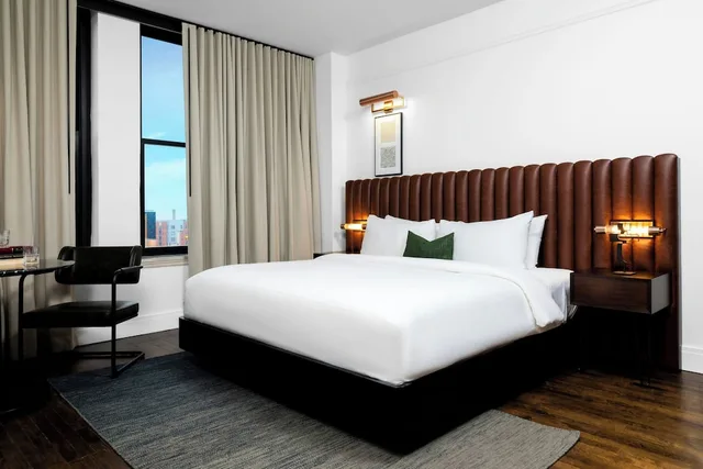 غرفة قياسية بسرير كينج، Surety Hotel 2/5