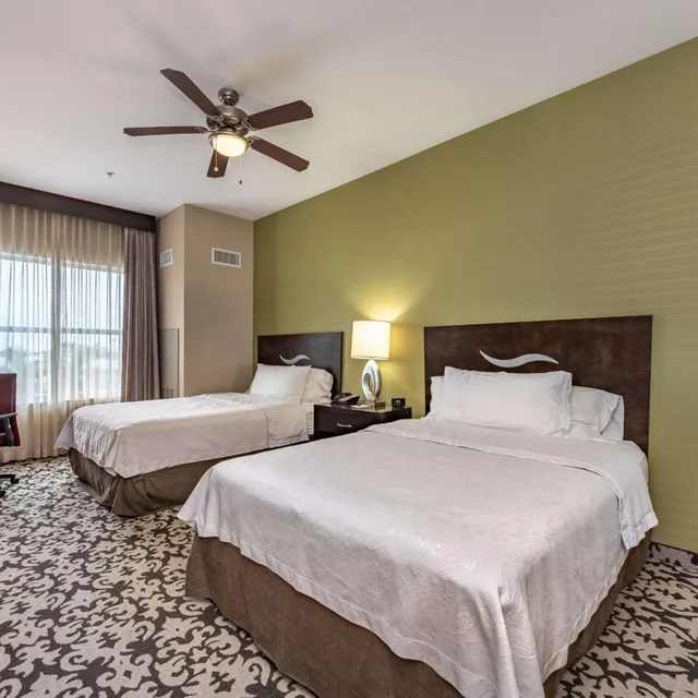 جناح بسريرين كوين بغرفة نوم واحدة مع أريكة، Homewood Suites by Hilton Oxnard/Camarillo 1/6