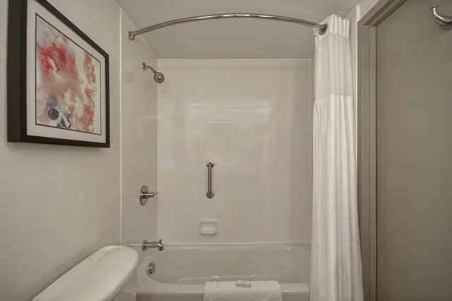 غرفة بريميوم بسريرين كوين، Hilton Garden Inn Detroit Metro Airport 9/10