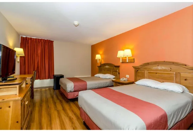 2 Full Beds - Mobility Accessible Tub Nsmk، Baymont by Wyndham Newark/Wilmington 2/6