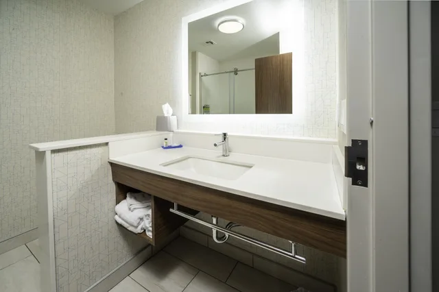 Suite, King Bed, Sofa, Accessible, Holiday Inn Express Suites Rock Hill An Ihg Hotel 2/4