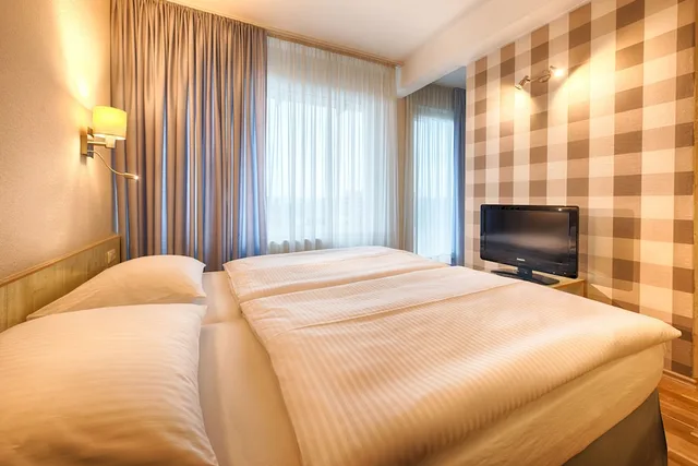 غرفة كومفورت بسرير كوين، Enjoy Hotel Berlin City Messe 2/5