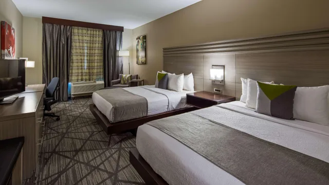 غرفة بسريرين كوين، Comfort Inn & Suites Houston I-45 North IAH, TX 1/2
