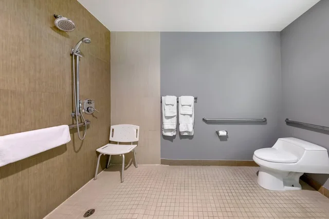 جناح أساسي بسرير كينج لذوي الإعاقة، BLVD Hotel and Studios Universal-Hollywood, an Ascend Collection Hotel 7/9
