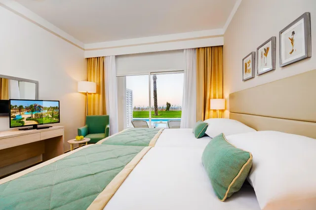Family Swim Up Room، JAZ Aquaviva 1/4