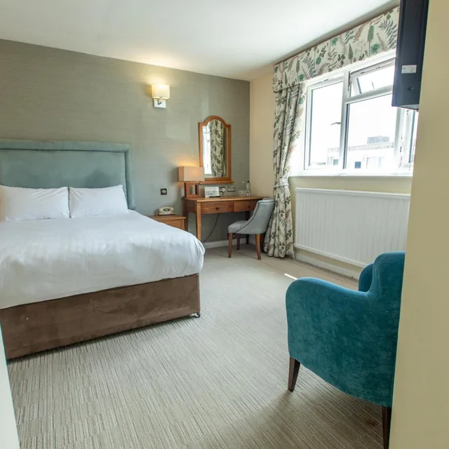 Feature, Double Bed، Winchester Royal 1/10