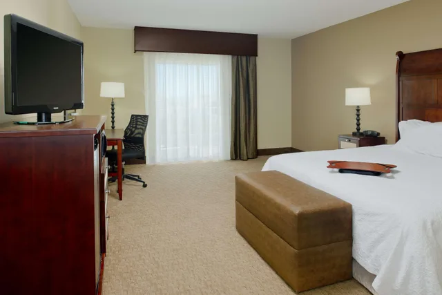 Room, King Bed, Bay Front, Sofa, Accessible، Hampton Inn And Suites Ocean City Bayfront Convention Center 4/5
