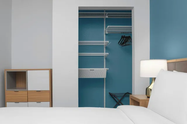 جناح بسرير كوين بغرفة نوم واحدة مع أريكة لذوي الإعاقة، TownePlace Suites by Marriott Fort Lauderdale Weston 1/3