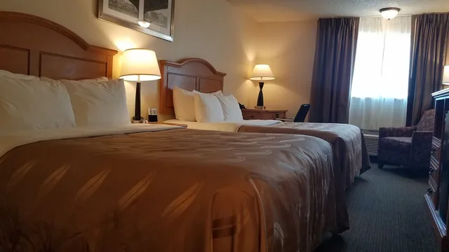 Standard, 2 Queen Beds, Quality Inn & Suites Silverdale Bangor-Keyport 3/10