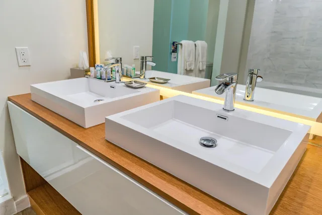Standard, King Bed, Accessible, Maritime Hotel Fort Lauderdale Cruise Port 8/10