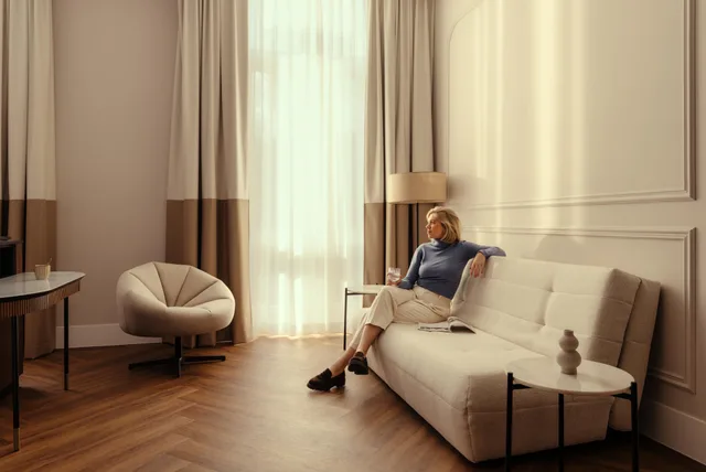 Family Room 1 King Bed 2 Sofabeds، The Manor Amsterdam 3/10