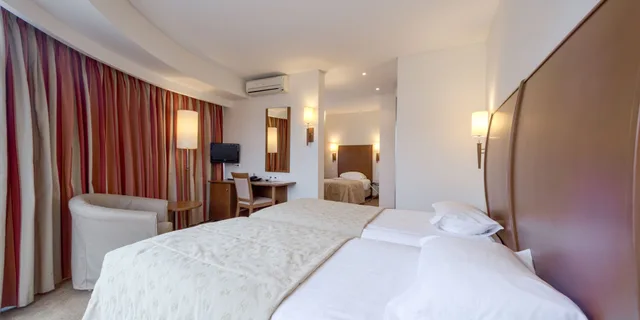 جناح عائلي بأربعة أسرّة بغرفتي نوم، Hotel Cinquentenario & Conference Center 1/2