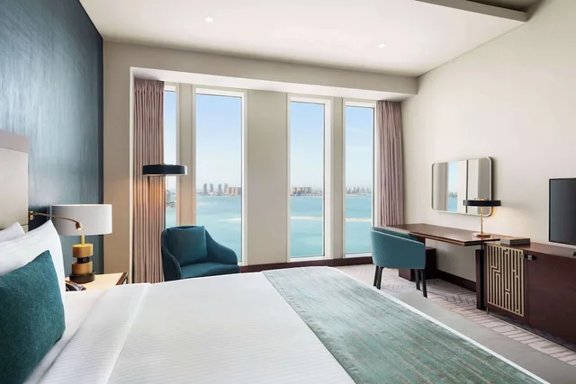 غرفة ديلوكس بسرير كينج بإطلالة على البحر، Wyndham Grand Doha West Bay Beach 2/4
