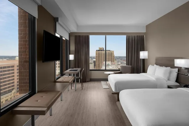 غرفة بسرير كوين بإطلالة على المدينة، AC Hotel by Marriott San Antonio Riverwalk 5/9
